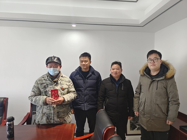09水建困難職工慰問(wèn).jpg