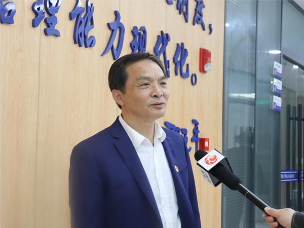 政企同心辦實(shí)事 用戶致謝送錦旗 (1)_副本.jpg