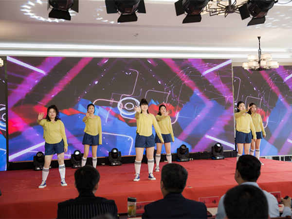 潤郵公司團支部組織開展慶五四之“青春夢想,潤郵同行”文藝匯演 (2)_副本.jpg