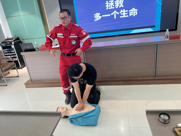城投集團(tuán)聯(lián)合海潮公司舉辦防溺水應(yīng)急救援專題培訓(xùn)班 (3).jpg