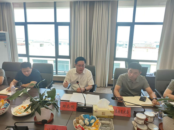 市委副書(shū)記鄭志明帶隊(duì)調(diào)研高郵鴨集團(tuán)工作 (1)_副本.jpg